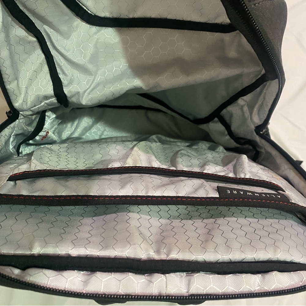 Alienware Backpack - image 3